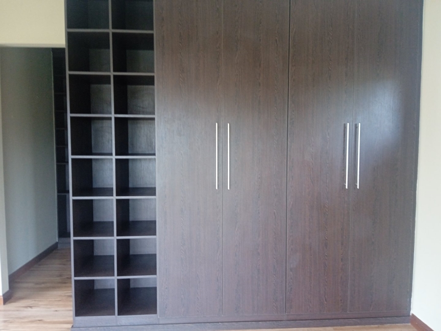 To Let 5 Bedroom Property for Rent in Xanadu North West
